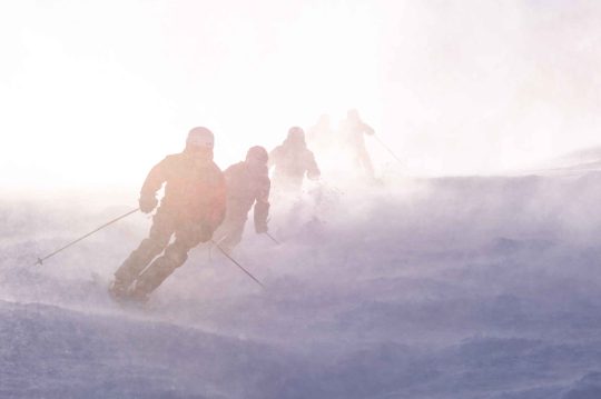 Buckelpistenfahren im Pulverschnee