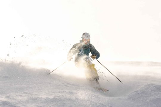 Buckelpistenfahren im Pulverschnee